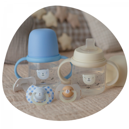 SUAVINEX BIBERON DE SILICONA ANTICOLICO Y ANTIDERRAME CON ASAS NIGHT&DAY +6MESES 150 ML