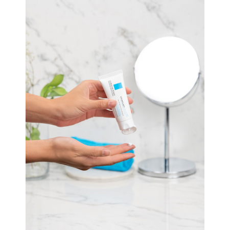 Modo de aplicación del bálsamo protector y cicatrizante La Roche-Posay Cicaplast Baume B5+ SPF50