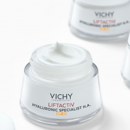 Textura suave, cremosa e hidratante de la crema antiedad rellenadora de Vichy con SPF 30