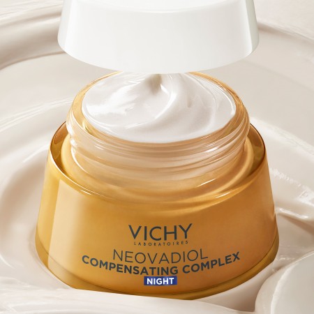 Textura reconfortante, ligera y de rápida absorción de la crema de noche de Vichy